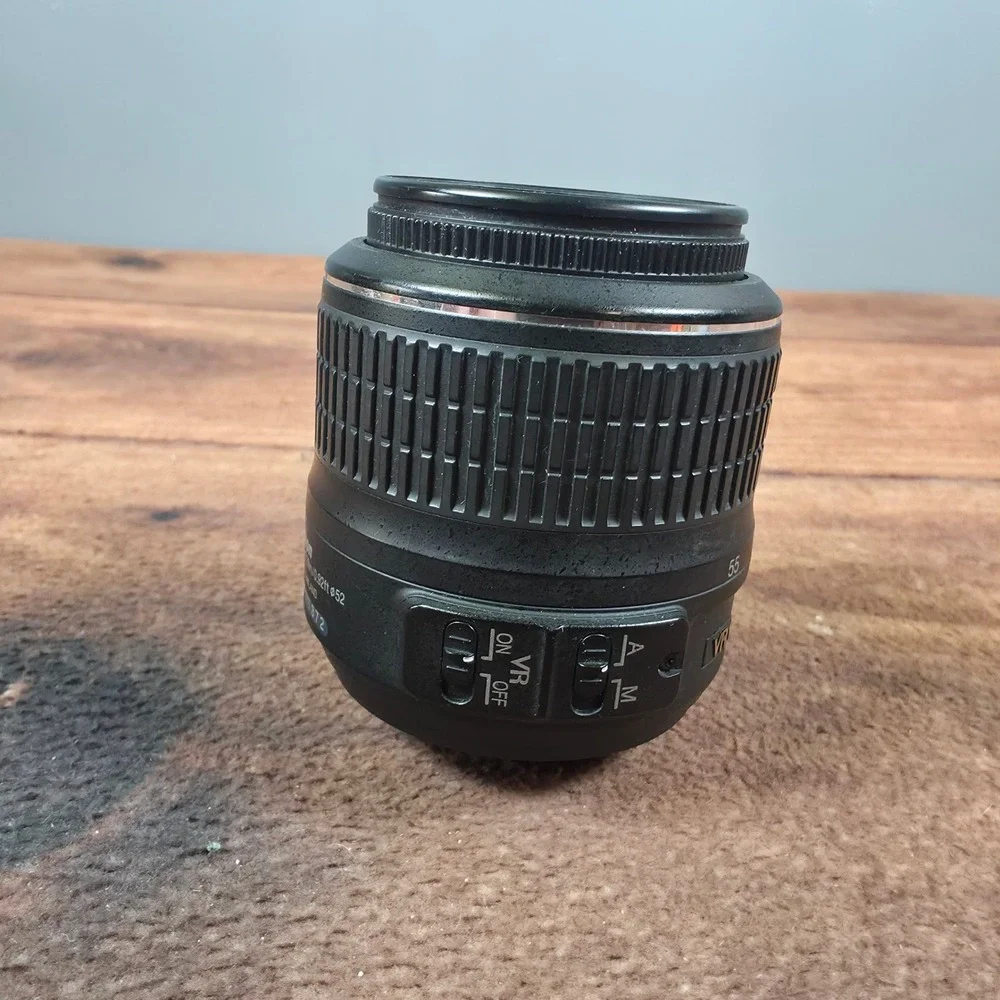 Nikon AF-S DX Nikkor 18-55mm f/3.5-5.6G VR Lens Black Good Vibration Reduction